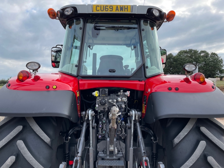 Massey Ferguson 6716S Efficient