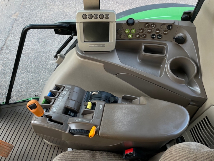 John Deere 6930