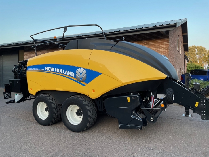 New Holland 1290 Plus baler