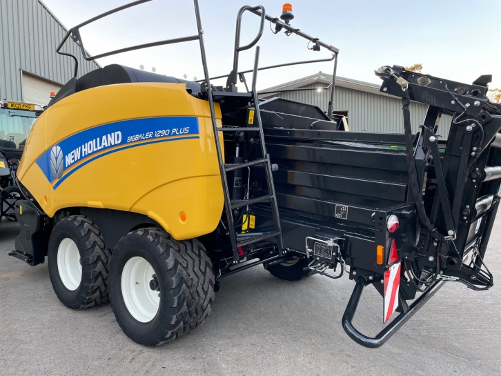 New Holland 1290 Plus baler