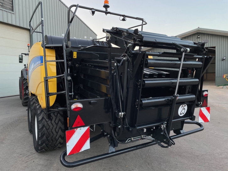 New Holland 1290 Plus baler