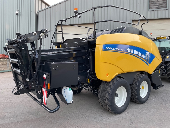 New Holland 1290 Plus baler