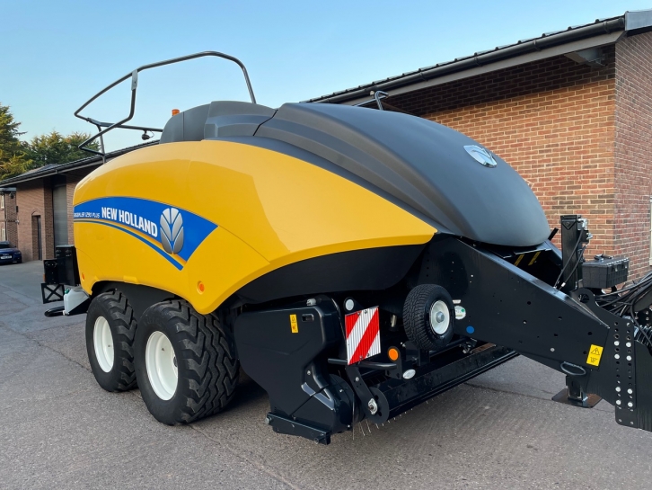 New Holland 1290 Plus baler