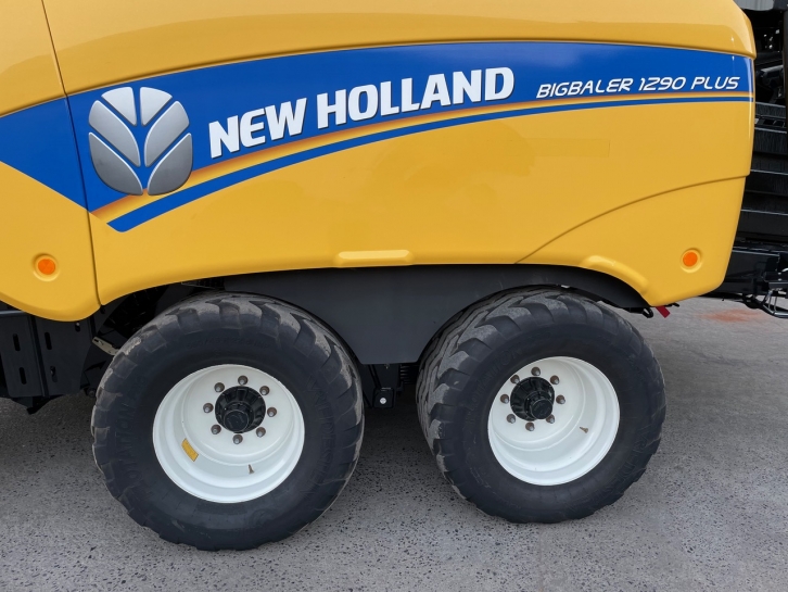 New Holland 1290 Plus baler