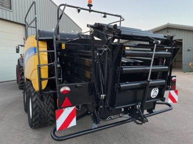 New Holland 1290 Plus baler