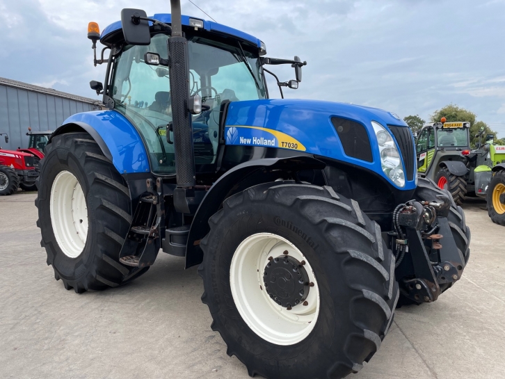 New Holland T7030
