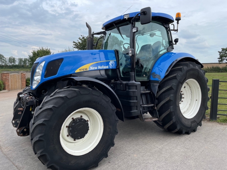 New Holland T7030