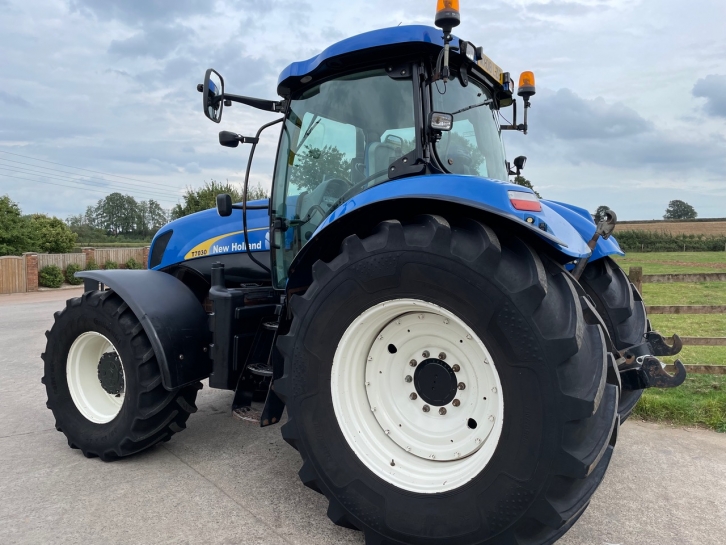 New Holland T7030