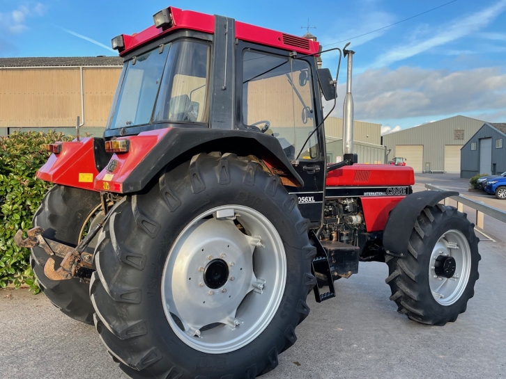 Case 1056XL