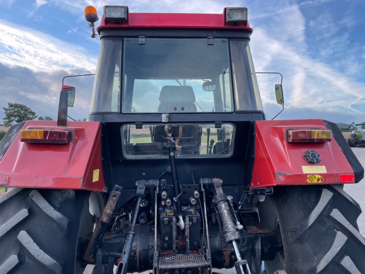 Case 1056XL