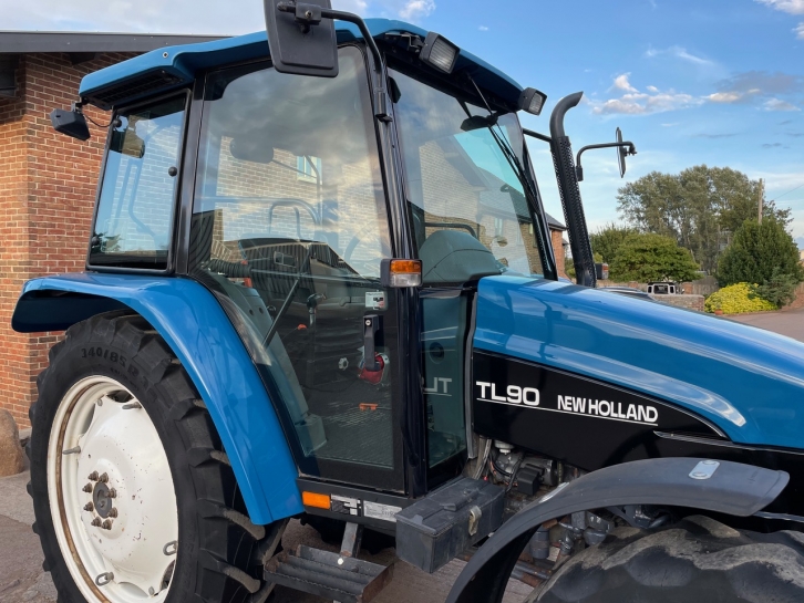 New Holland TL90