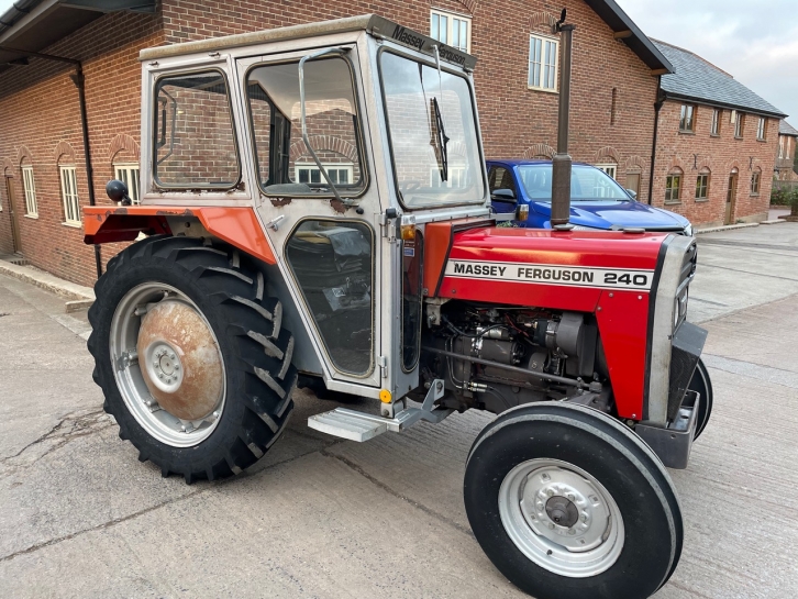 Massey Ferguson 240