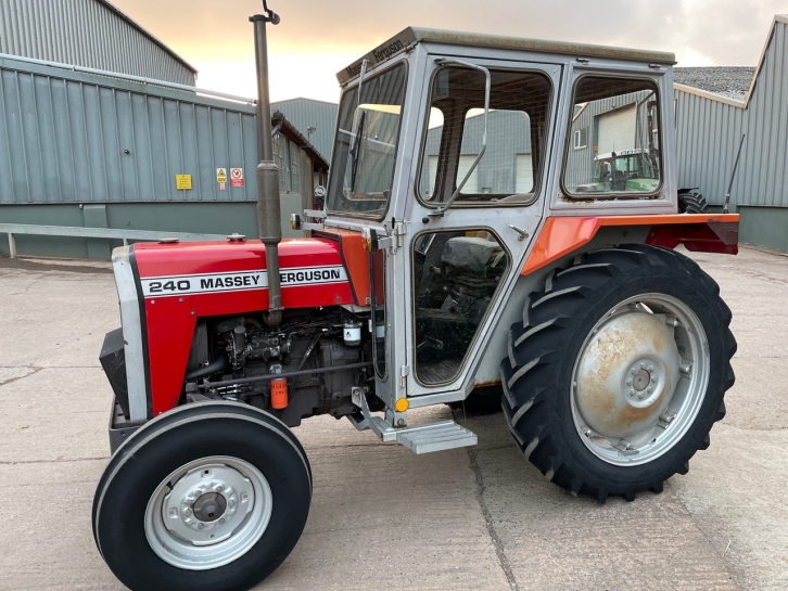 Massey Ferguson 240