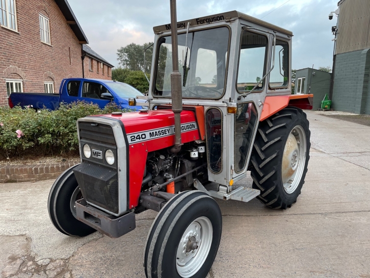 Massey Ferguson 240