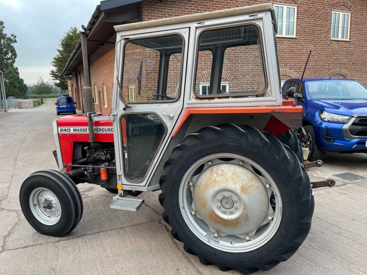 Massey Ferguson 240
