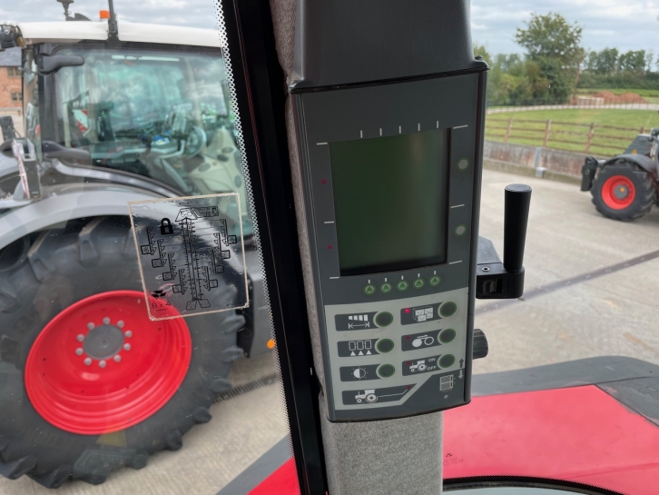 Massey Ferguson 8160