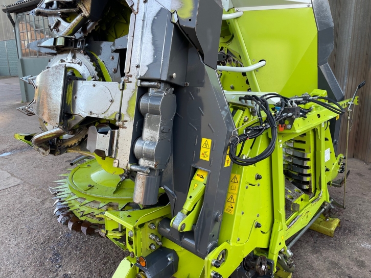 Claas Orbis 600 8 row Maize header