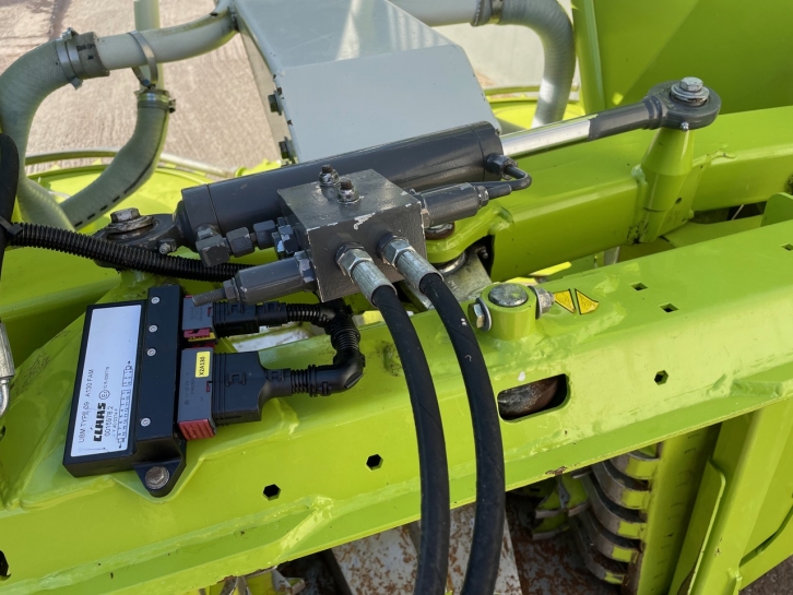 Claas Orbis 600 8 row Maize header