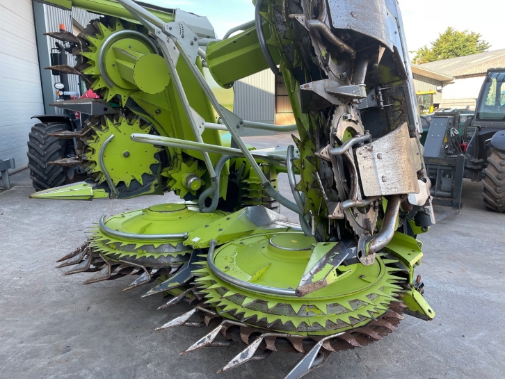 Claas Orbis 600 8 row Maize header