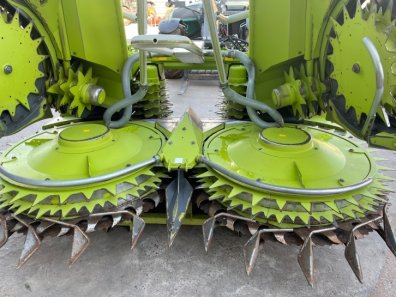 Claas Orbis 600 8 row Maize header
