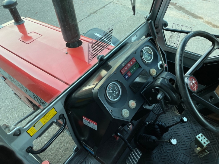 Massey Ferguson 690