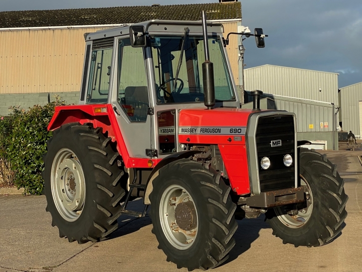 Massey Ferguson 690