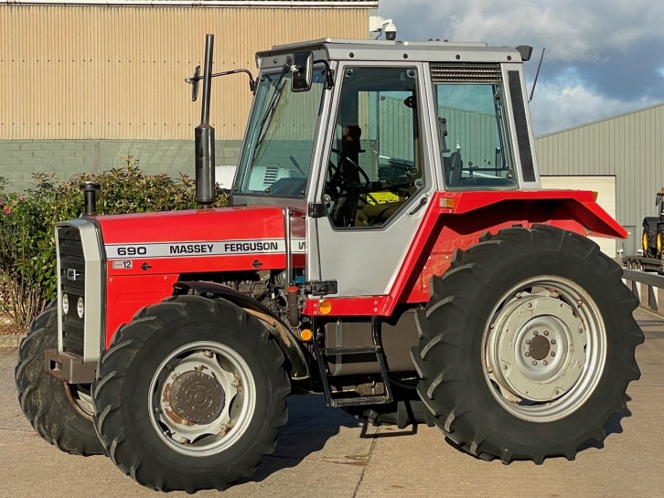 Massey Ferguson 690