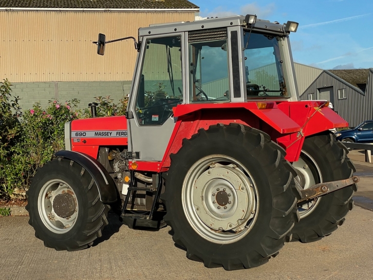 Massey Ferguson 690