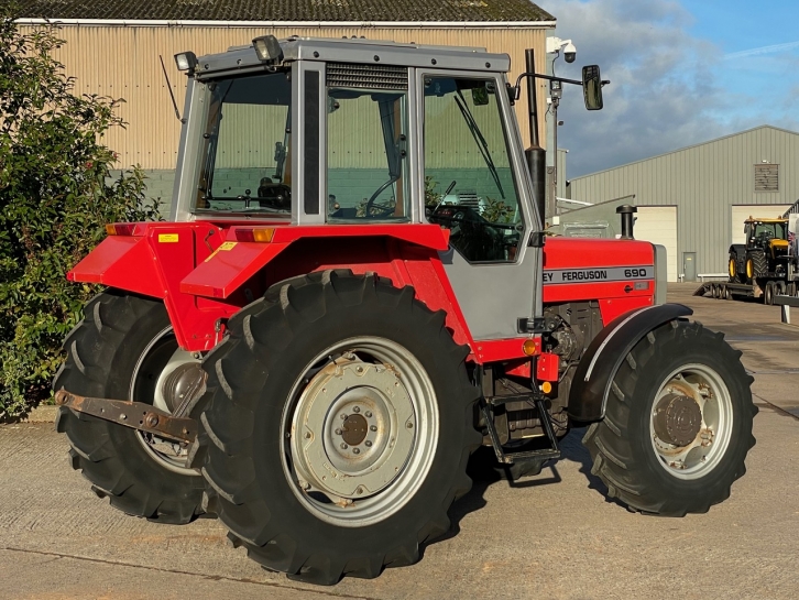 Massey Ferguson 690