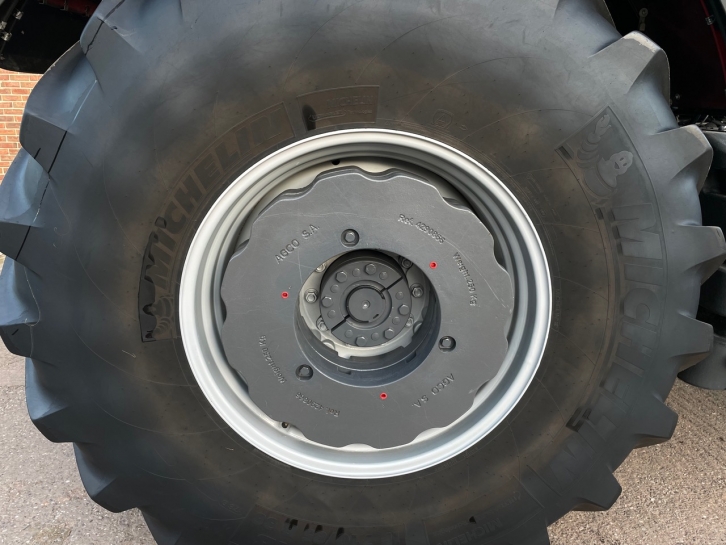 Massey Ferguson 8740S Exclusive