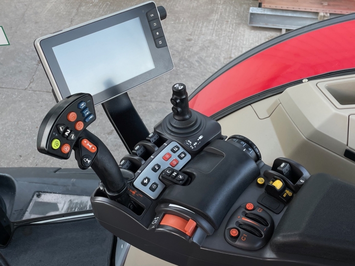 Massey Ferguson 8740S Exclusive