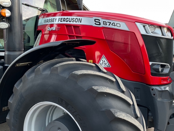Massey Ferguson 8740S Exclusive