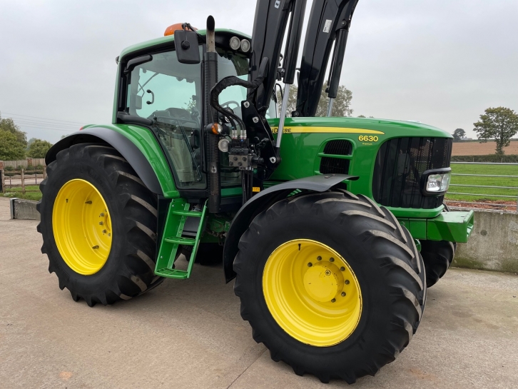 John Deere 6630