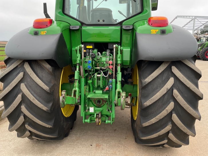 John Deere 6630