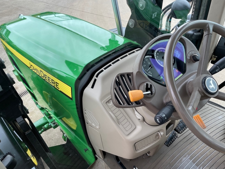 John Deere 6630