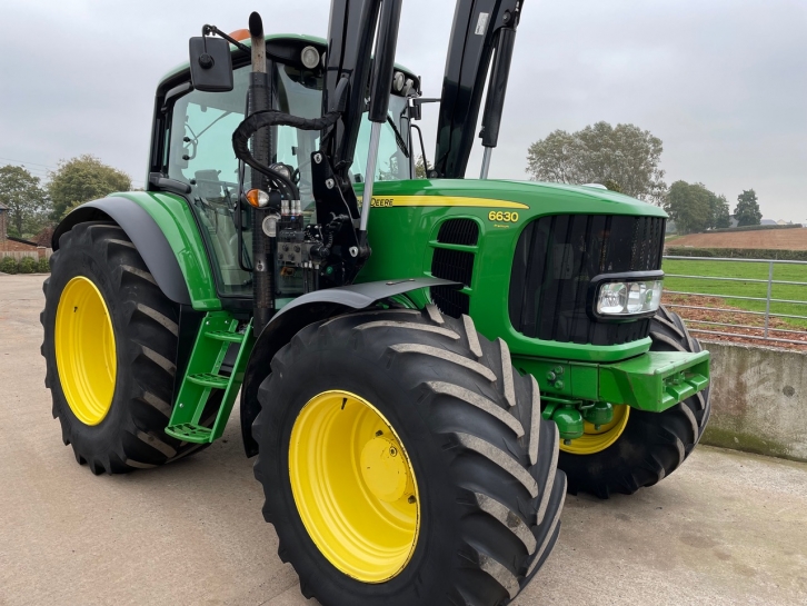 John Deere 6630