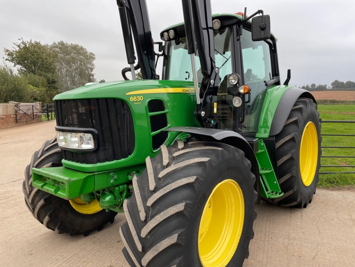 John Deere 6630