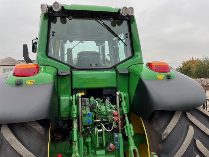 John Deere 6630