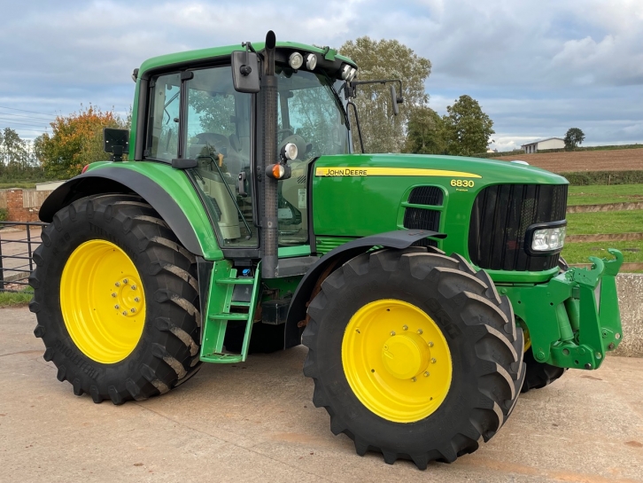 John Deere 6830