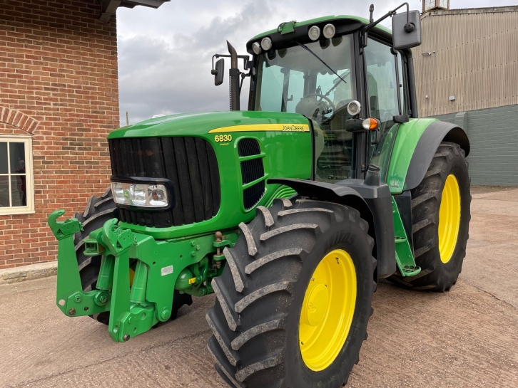 John Deere 6830