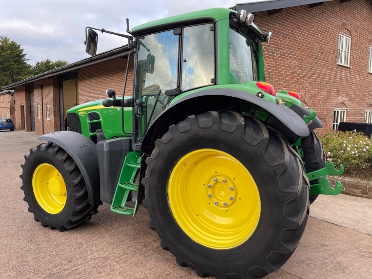 John Deere 6830