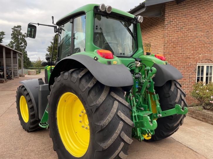 John Deere 6830