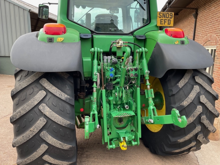 John Deere 6830