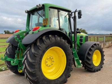 John Deere 6830