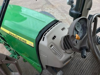 John Deere 6830