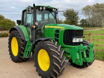 John Deere 6830