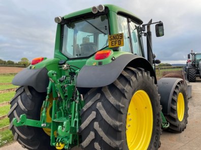 John Deere 6830