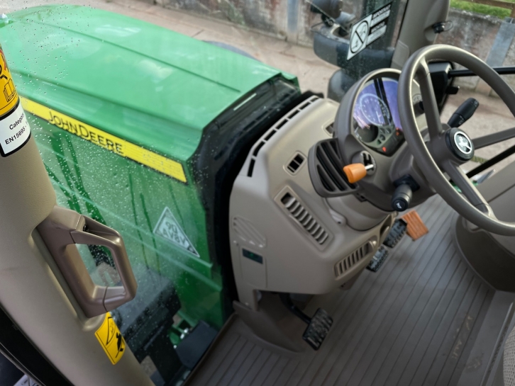 John Deere 6155R