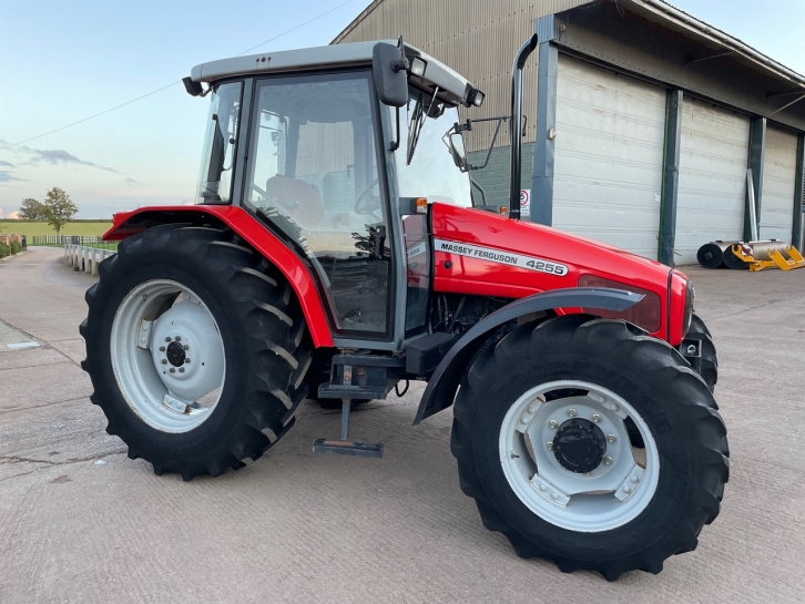 Massey Ferguson 4255