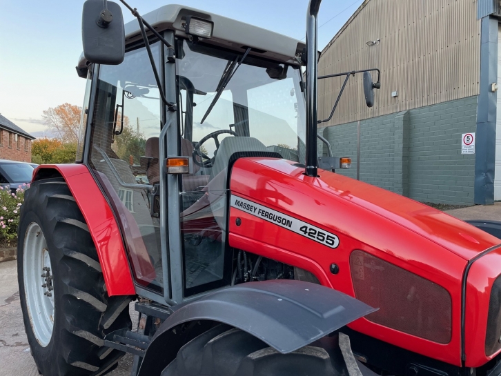 Massey Ferguson 4255